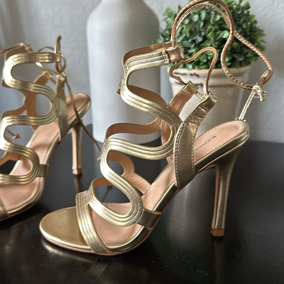 Express Brand Women’s Gold Lace Up High Heel - Size 6 - Picture 5 of 9